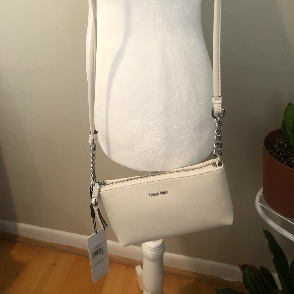 🗣SALE💥 Calvin Klein Chain mini crossbody 🌸